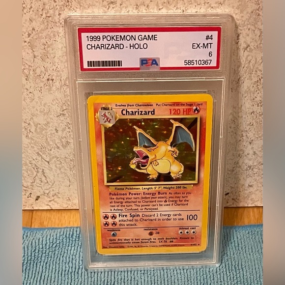 Charizard Holo - Picture 4 of 4